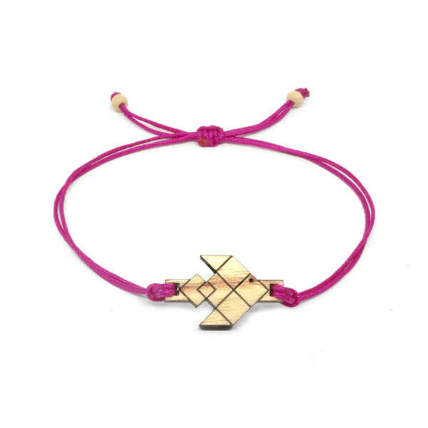 bracelet cordon rose avec pendentif en bois et en forme de poisson volant