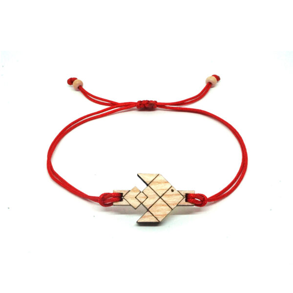 bracelet cordon rouge avec pendentif en bois et en forme de poisson volant